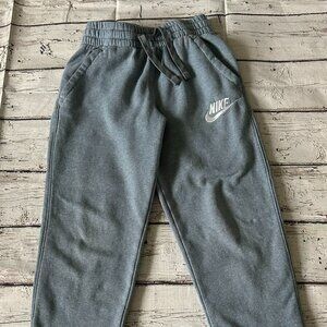 Nike boys sweatpants size Medium